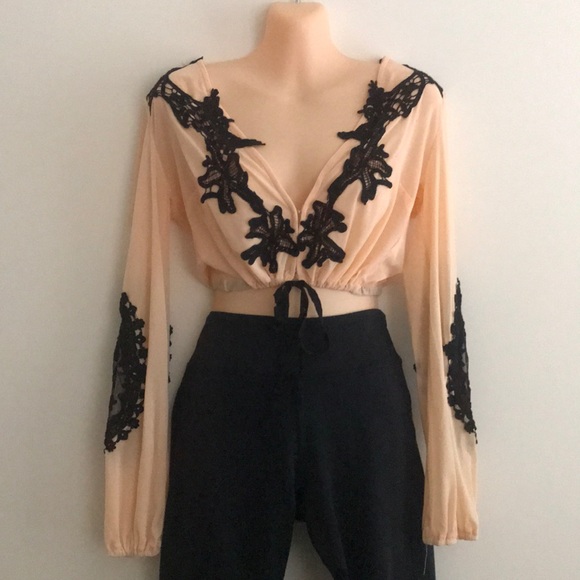 Fashion Nova Tops - 🎉HP🎉Long Sleeve Crop Top with Black Lace